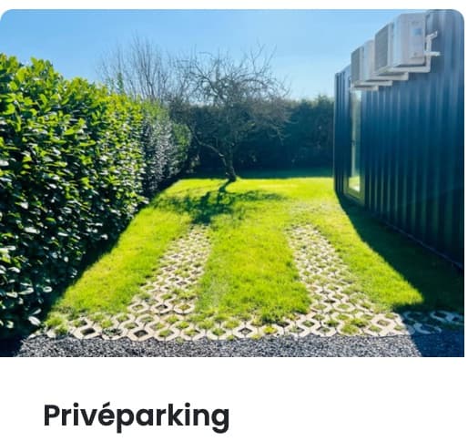Foto van Prachtige, lichtrijke, nieuwe praktijkruimte met zicht op de tuin
