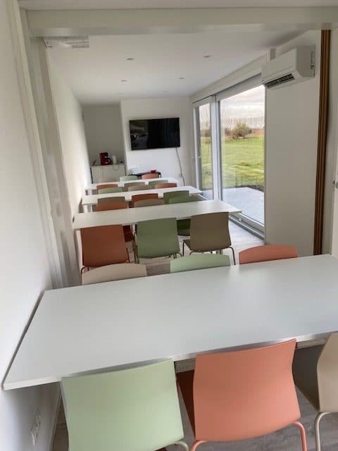 Foto van vergader, ontmoetingsruimte, workshops... in groene omgeving
