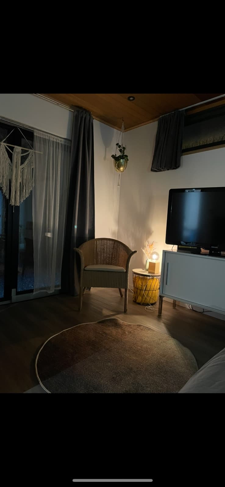 Foto van Huiselijke ruimte met eigen ingang, tuin en parkeerplaats